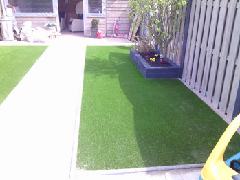 Kunstgras voor kinderen in achtertuin in Bunschoten Spakenburg