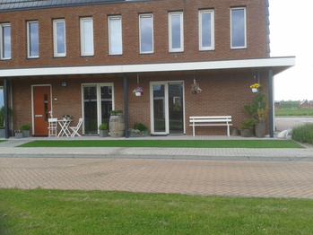Kunstgras in voortuin Zeewolde